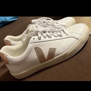 🔥🔥🔥🔥🔥Veja E with gold tone